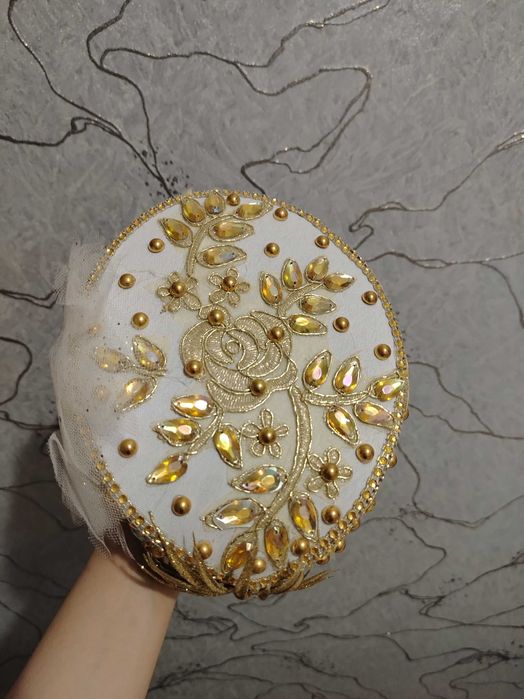 Kelinlar kiyimi sotiladi