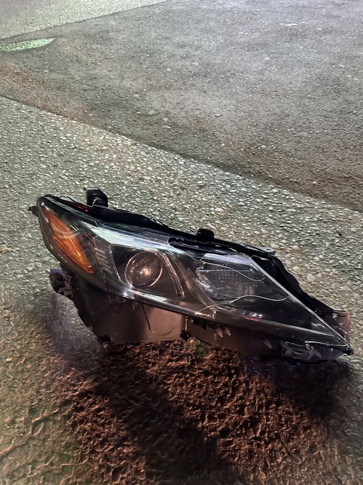 Оригинал фара на Toyota camry 70