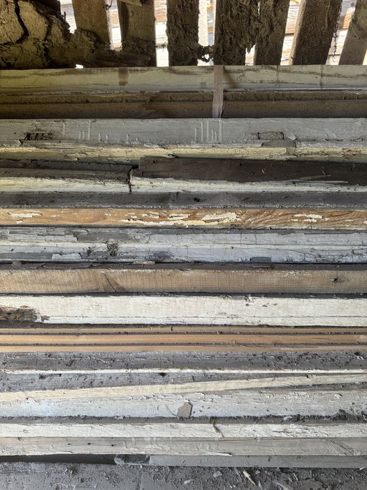 Дрова, доски, виноградник