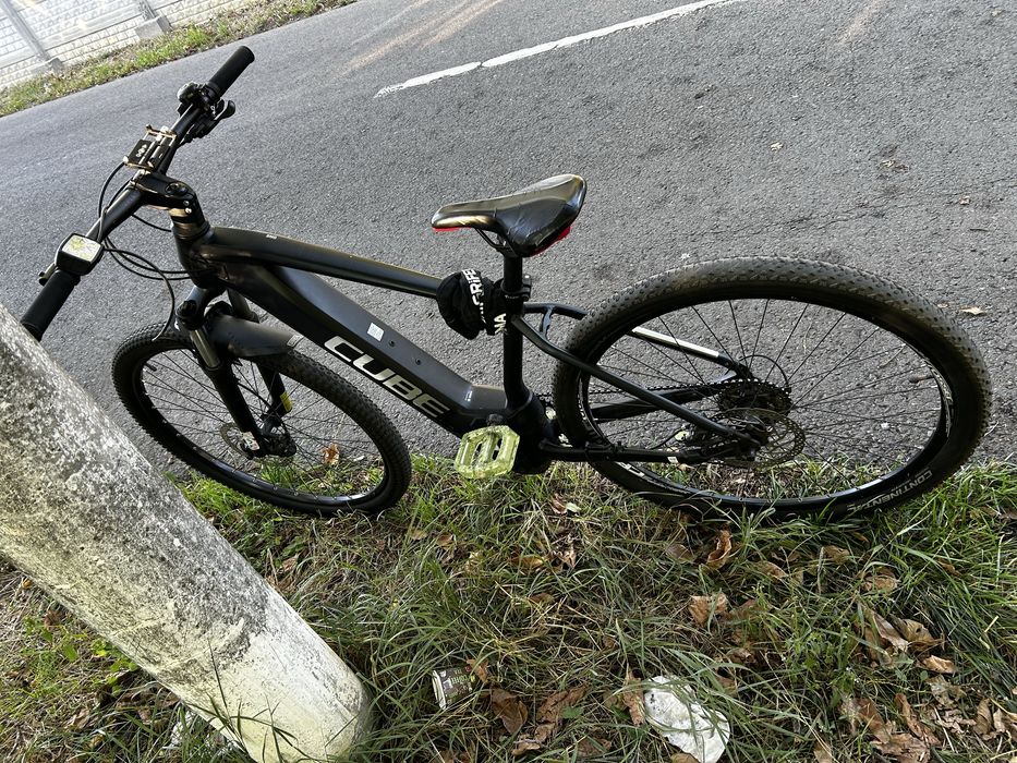 Bicicletă electrică Cube performance one