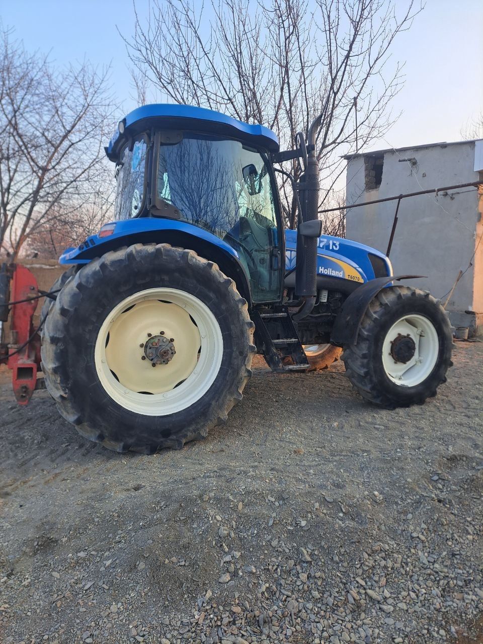 New Holland 60 70 sotiladi Plug bilan