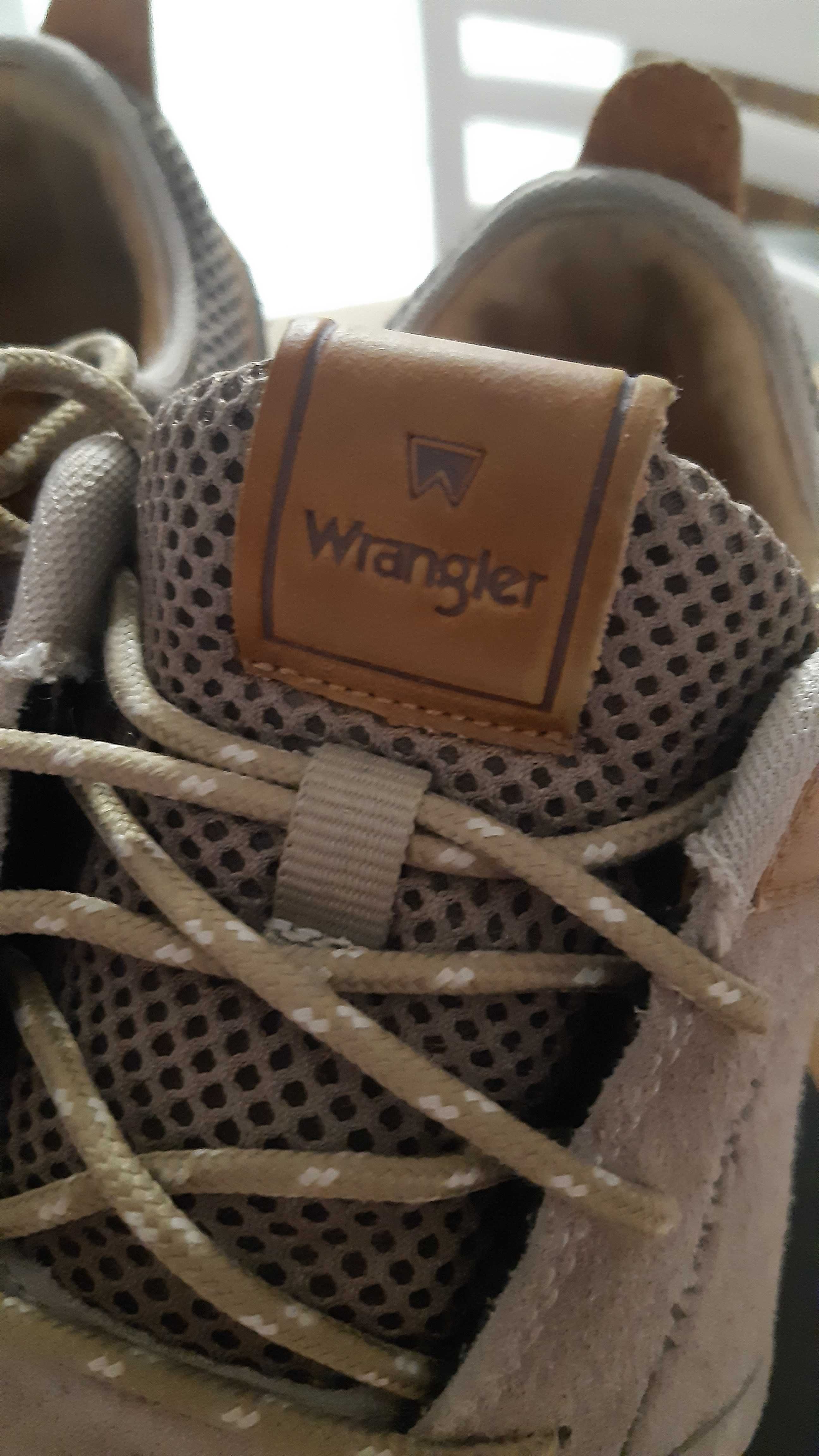 Мъжки обувки Wrangler от естествена кожа. Стелките са от мемори пяна.
