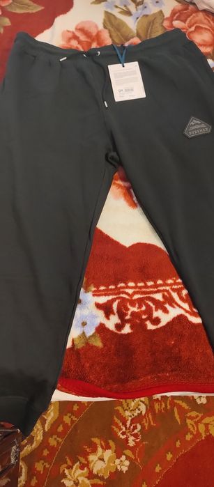 Pantaloni Boss și Pyrenex,preț negociabil