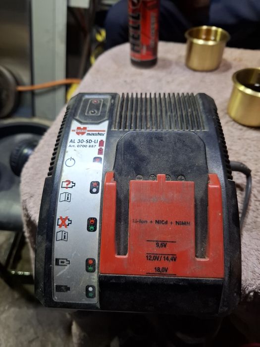 Încărcător acumulatori