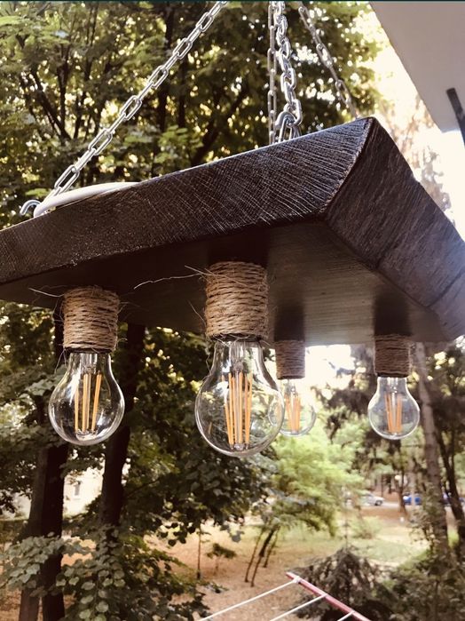 Candelabru rustic din lemn masiv cu becuri led