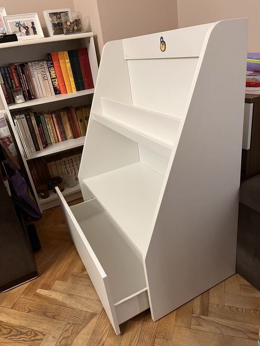 Детска библиотека от Ikea + подарък втора библиотека