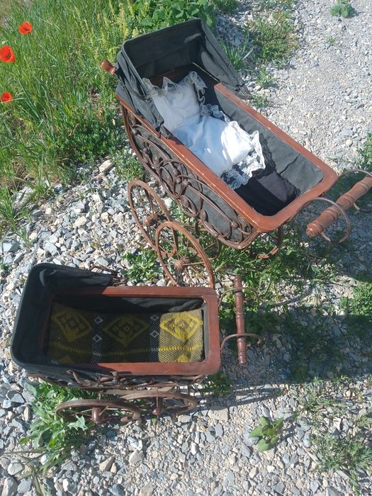 Антикварни колички за кукли