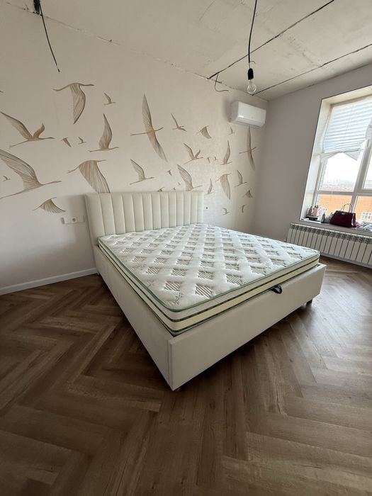 Продам двухспальную кровать.