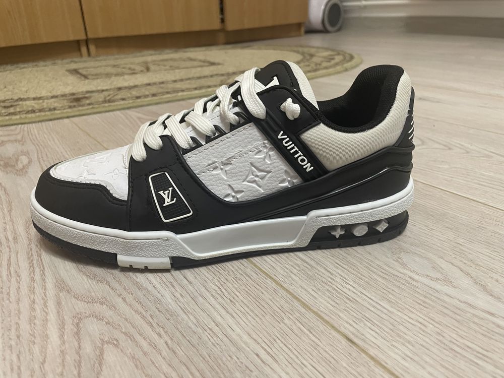 Jordan retro 4 si louis vuitton