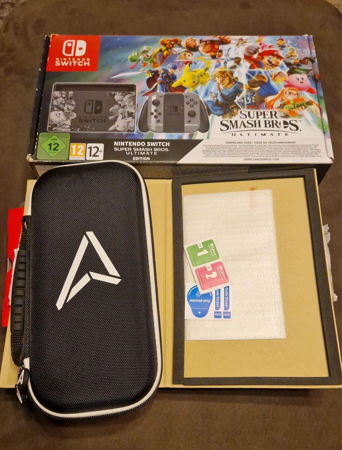 Продавам Nintendo Switch Super SmashBros edition