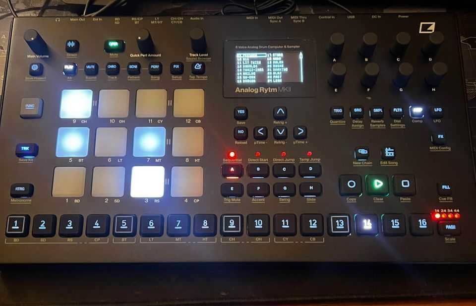 Продавам Elektron Analog Rytm MKII