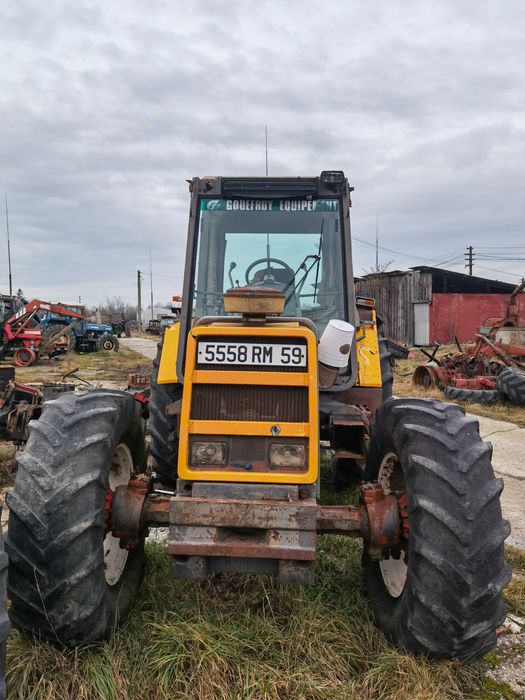 Dezmembrez tractor Renault 120.14, 133.14