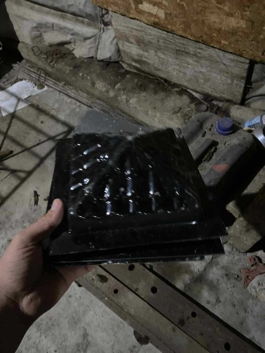 Masa vibranta cu forme si targi