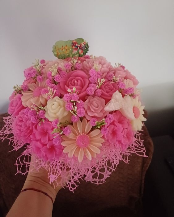 Ornament din florii de ceara