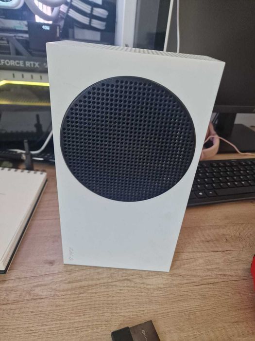 Xbox Series S 512 GB + Externder 1TB cu 2 controlere