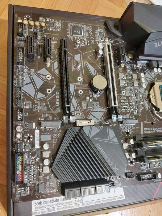 i5 10600K + Gigabyte Z490 Gaming X AX Wi-Fi + 32GB Crucial 2400mhz