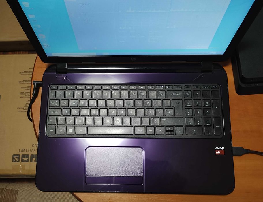 Laptop HP15 procesor AMD A8 RAM 8GB DDR3 SSD 240GB