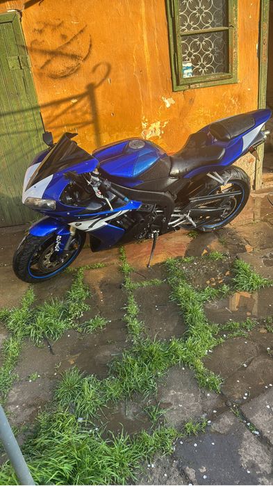Vand yamaha r1 1000cc urgent !!