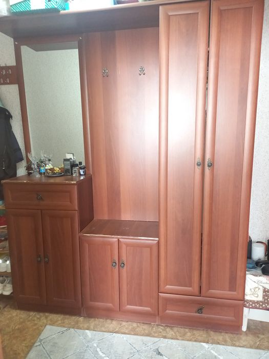 Продаю прихожую в сортировке