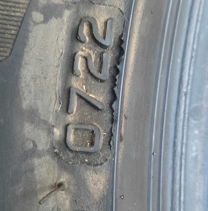 2 броя всесезонни гуми 225 45 17 дот22  Bridgestone