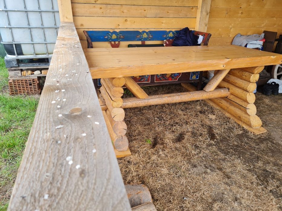 Masa din lemn pentru foisoare