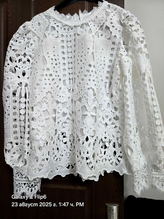 Бяла риза рязана дантела