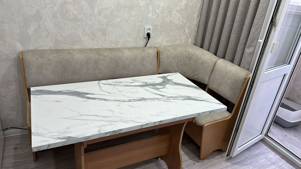 Срочно продам кухонный уголок