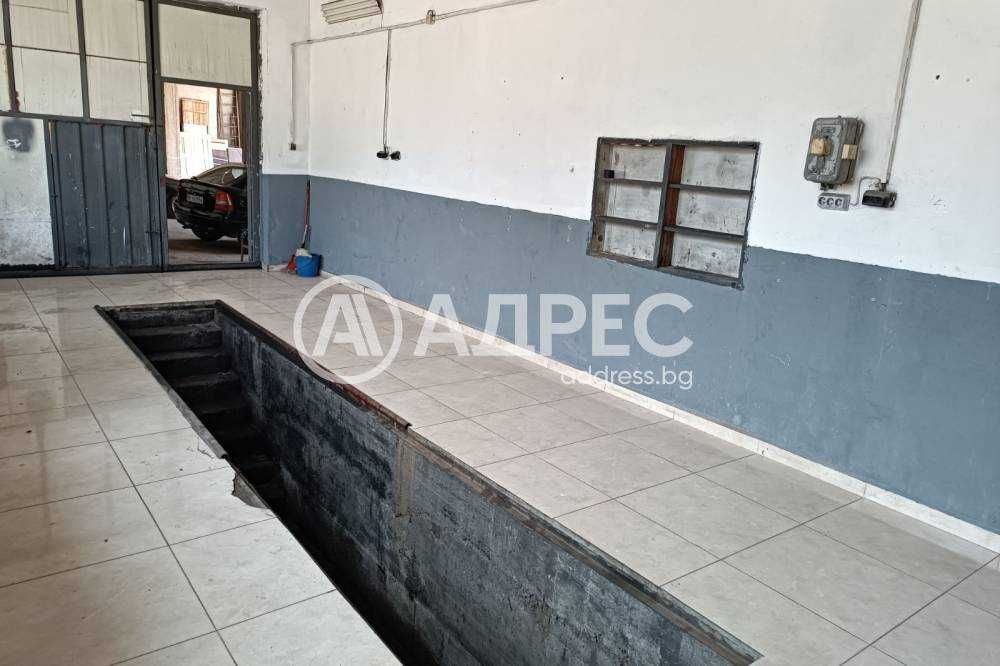 Отдава се под наем складово помещение