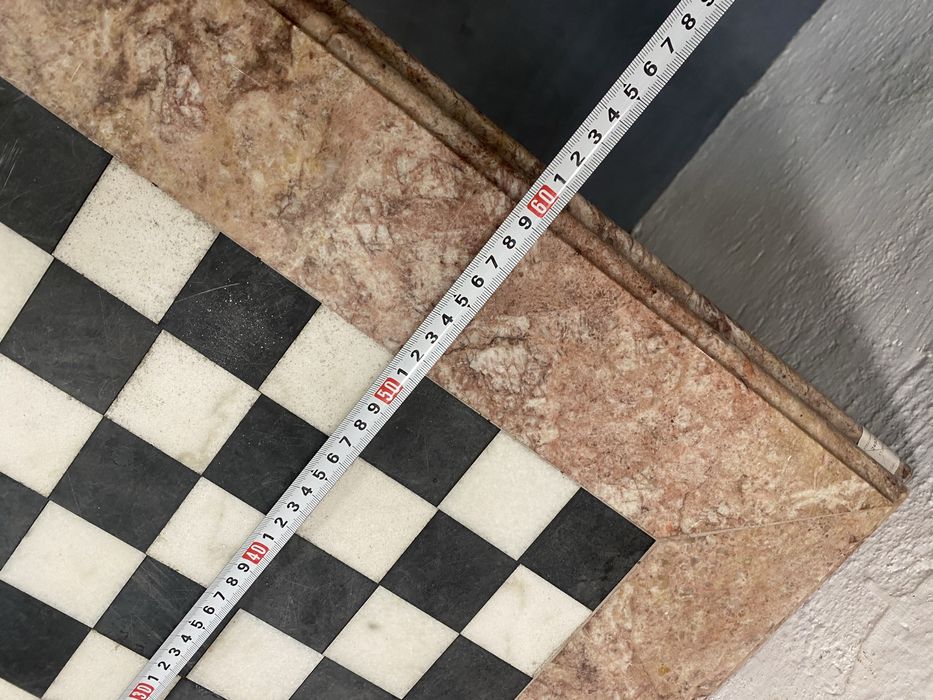 Френска маса за игра на шах с мраморен плот и основа от чугун