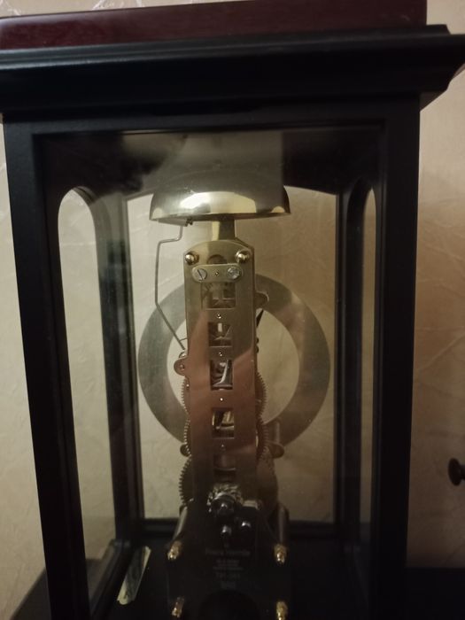 Продам часы подарочные современные