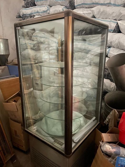 Холодильная витрина UGUR UPD 1, 450 л

Продаю профессиональную кондите