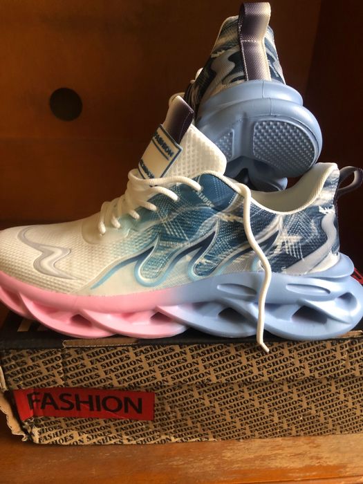 Vând pantofi sport bărbați