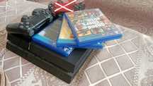 Продам ps4 на 1 терабайт с 3 играми и 1 контроллер