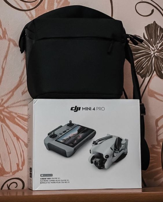 Дрон DJI Mini 4 Pro Fly More Combo Plus (DJI RC 2) белый