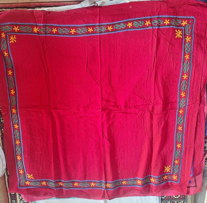 Национальные вышивки.