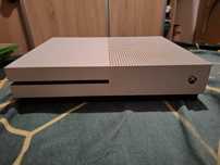 Xbox one s, doua controllere, si 4 jocuri compatibile