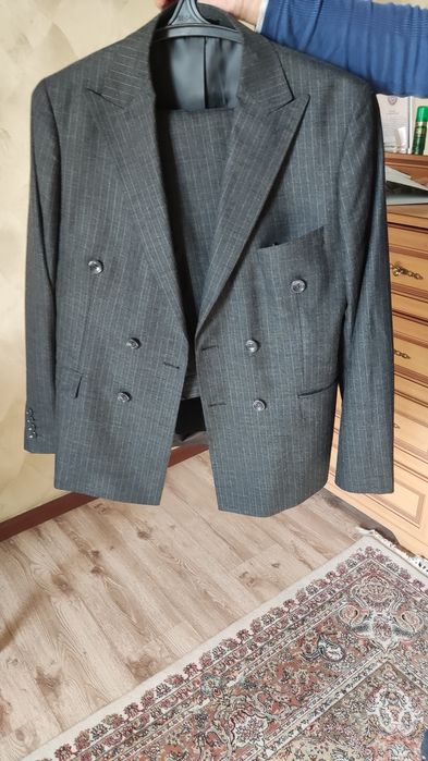 костюмы мужские в хлрошем состоянии