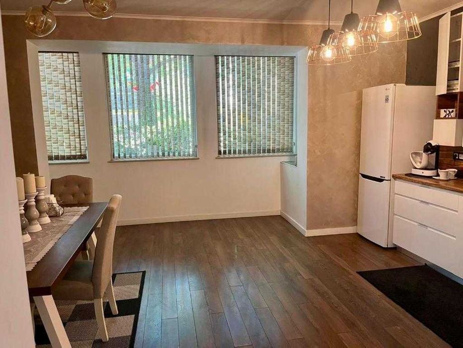 Луксозен апартамент в район Център