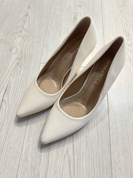 Туфли светлобежевые базовые Астана в отличном состоянии