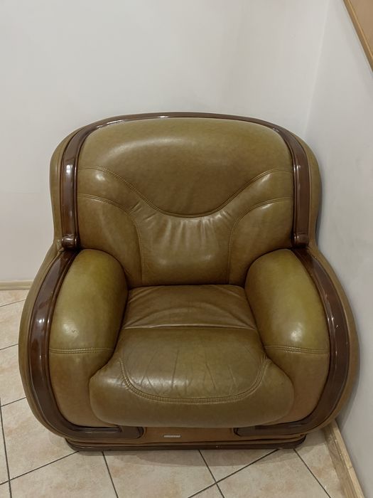 Кожанное кресло
