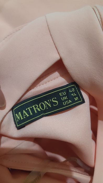 Rochie eleganta , lunga , roz pal , crapata pe picior  marime 42