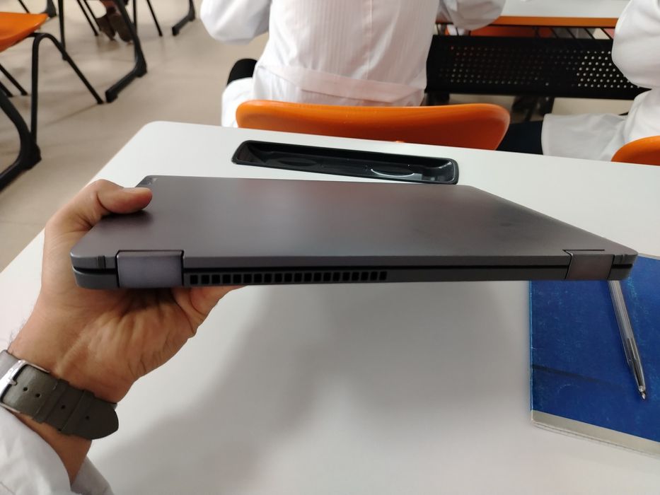 Lenovo sensorlik noutbuk