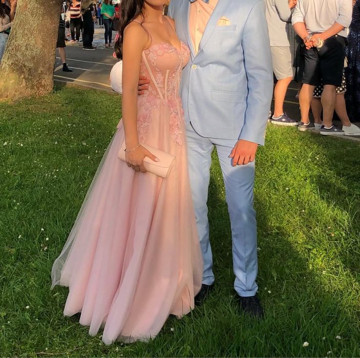 Нежна Розова Бална Рокля с Корсет Принцеса