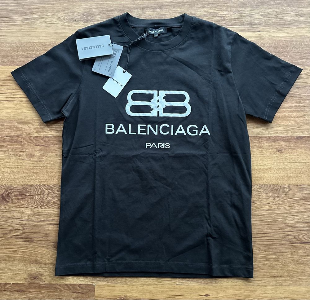 Мъжка,памучна,черна тениска BALENCIAGA с голяма щампа на гърба