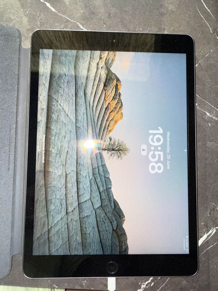 iPad generatia 8 32 GB