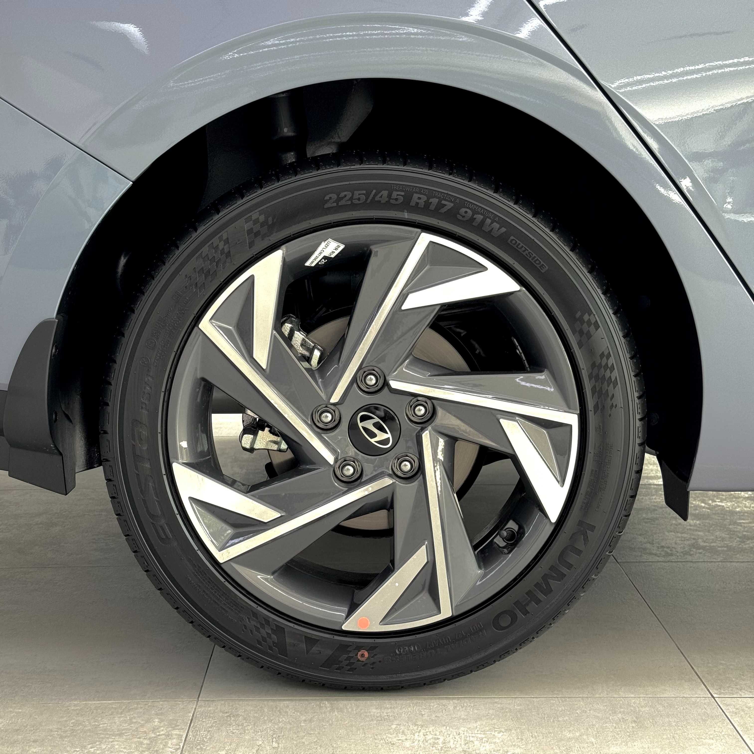 Hyundai Elantra Elegance Plus 2025