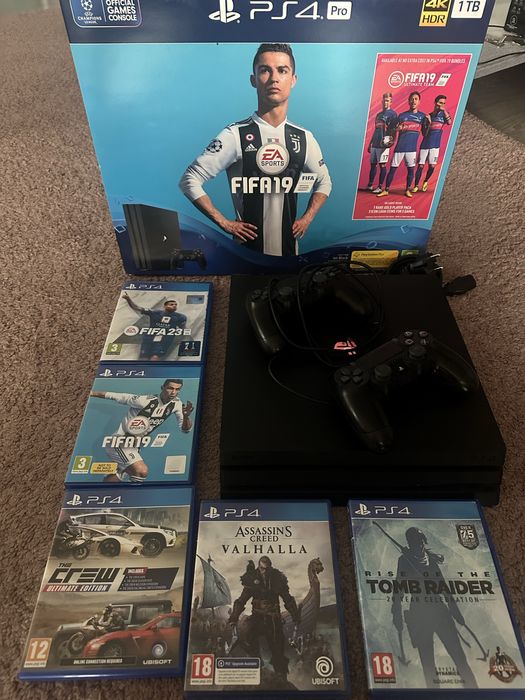 PS4pro 1 tb cu 2 manete si jocuri