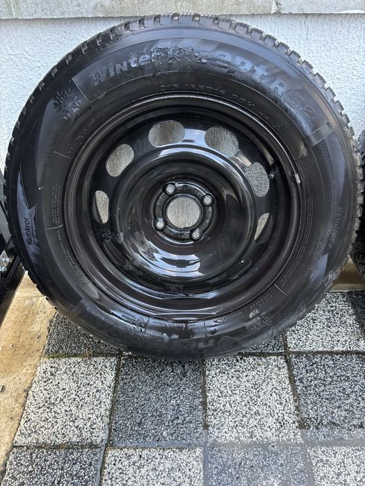 Vând set 4 roti Peugeot cu anvelope de iarna+capace+prezoane