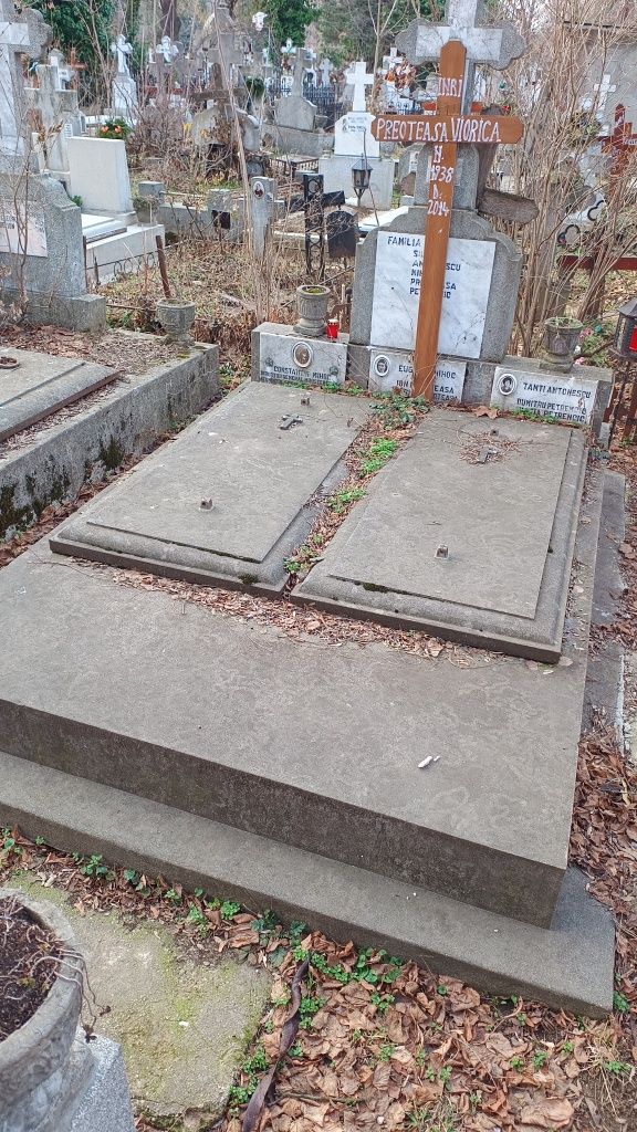 Loc de veci in cimitirul Reînvierea, București