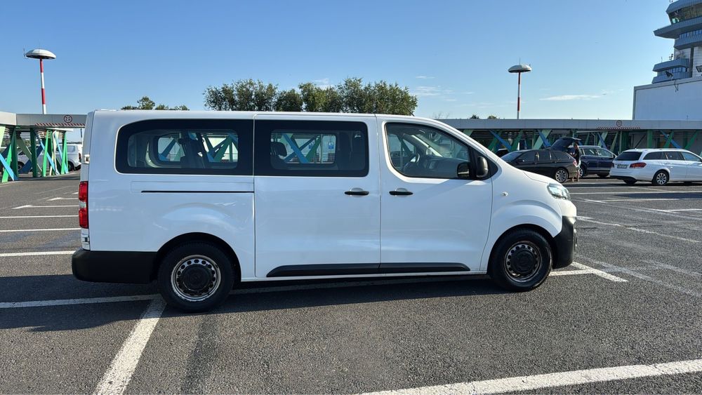 Inchiriere Auto Microbuz 8+1 (9) locuri renta a car Van
